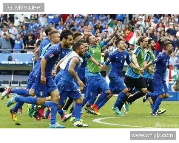 足球明星与美女合影瞬间揭秘魅力与风采的完美结合