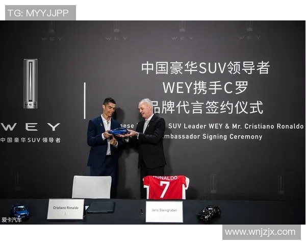 足球明星C罗最新动态曝光引发球迷热议与关注